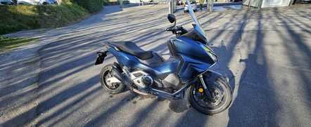 Vendo honda forza 750